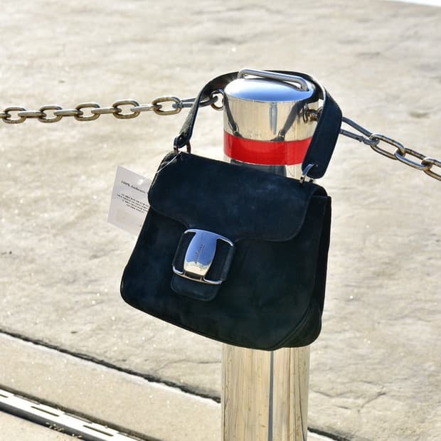 페라가모 스웨이드 숄더백(정품)