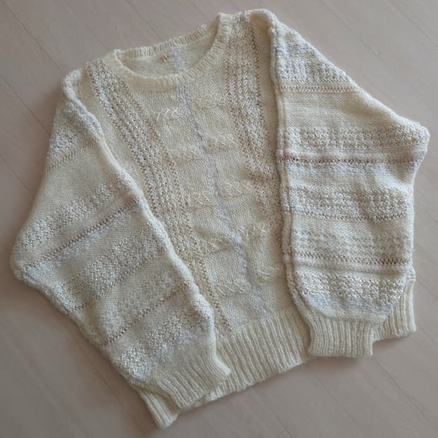 리본사 격자 포인트 크림컬러 빈티지 니트