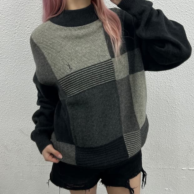 입생로랑 자수 멀티 배색 차콜 니트 95