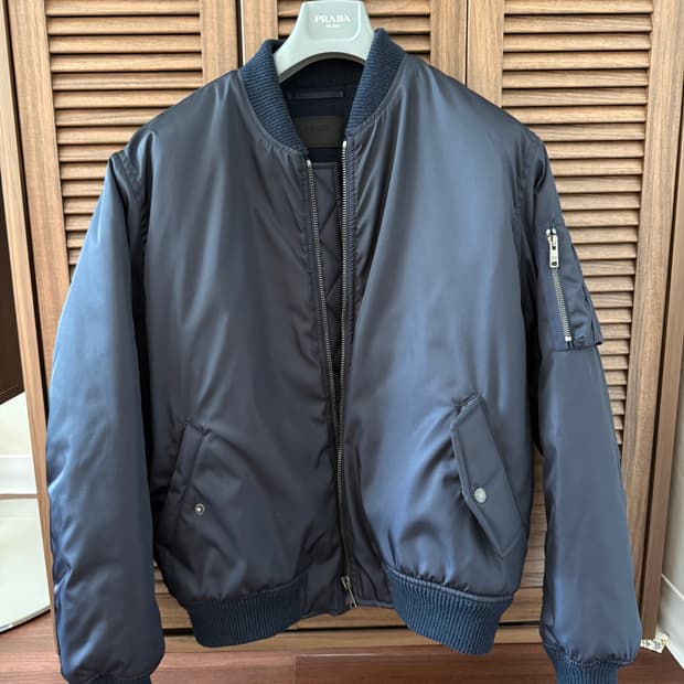 프라다 봄버 자켓 M