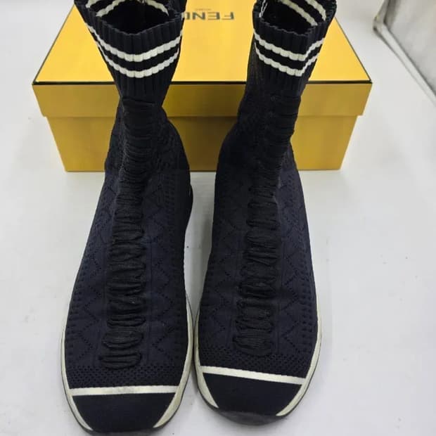 펜디 삭스 스니커즈 블랙 여성245