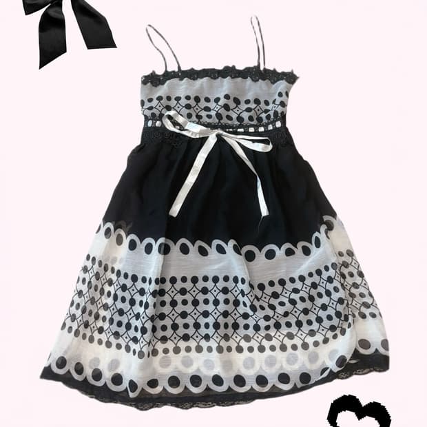 블랙 앤 화이트 도트 패턴 히메갸루 리본 아일렛 디테일 끈 원피스 