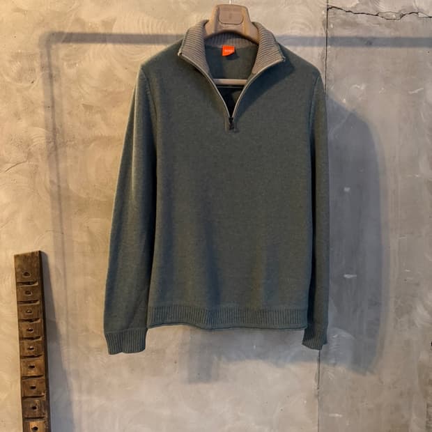 휴고보스 오렌지라벨 램스울 짚업니트