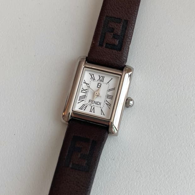 Fendi 펜디 클래식 스퀘어 쿼츠 레이디스