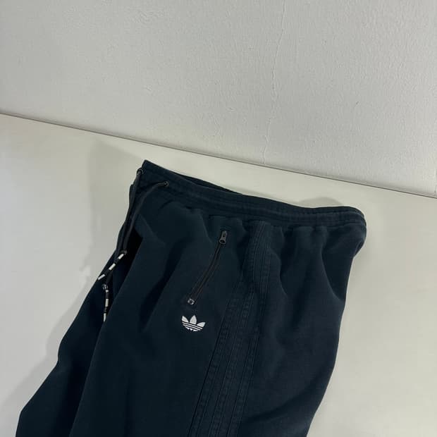 우먼L 아디다스오리지날 블랙 일자핏 코튼 삼선 파이어버드팬츠