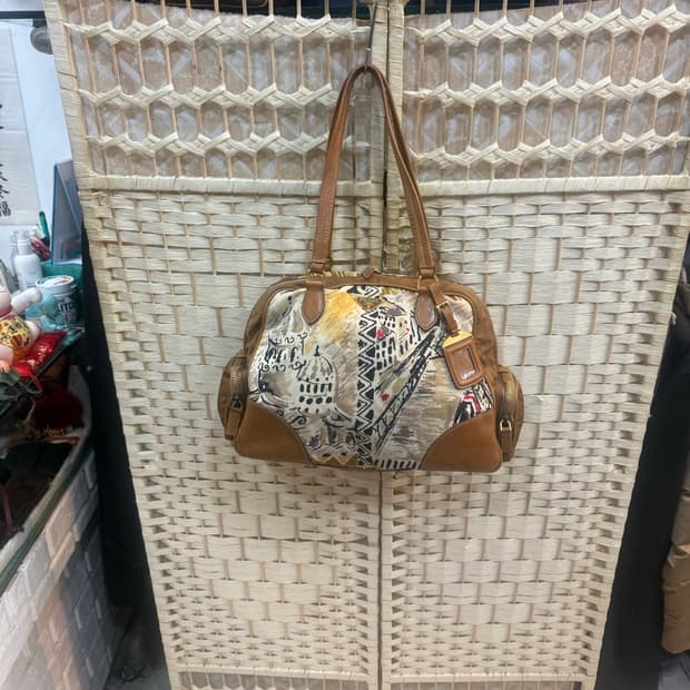 정품 프라다 나일론 멀티컬러 숄더백 팝니다