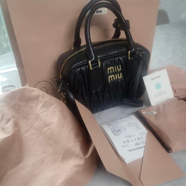 미우미우 마테라쎄 핸들백 블랙