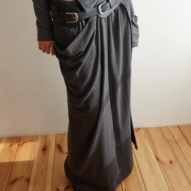 세릭 언발란스 스커트 팝니다