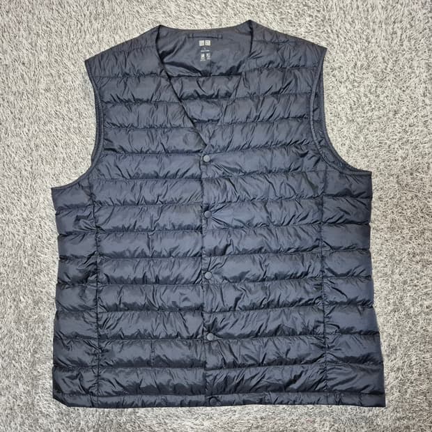 유니클로 남성 경량 패딩 조끼 L