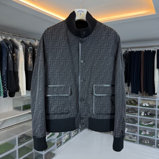 [리오브] 펜디 FF 풀 모티프 패브릭 봄버 자켓