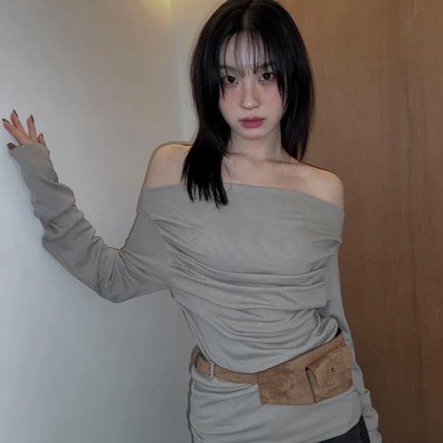 드레이핑 골지 오프숄더 롱슬리브 티셔츠 베이지
