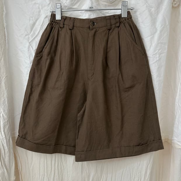 think linen/cotton short pants