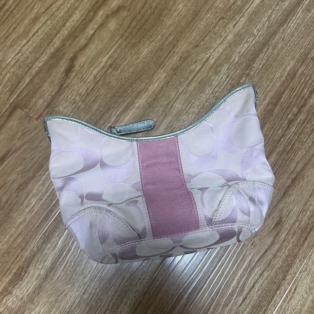 코치 시그니처 핑크 숄더백 파우치 