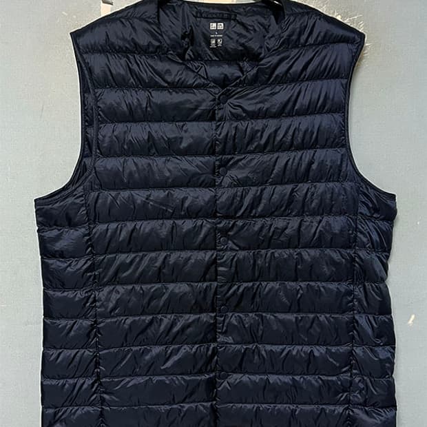 유니클로 남자 경량 패딩조끼 덕다운 추동복 L 100