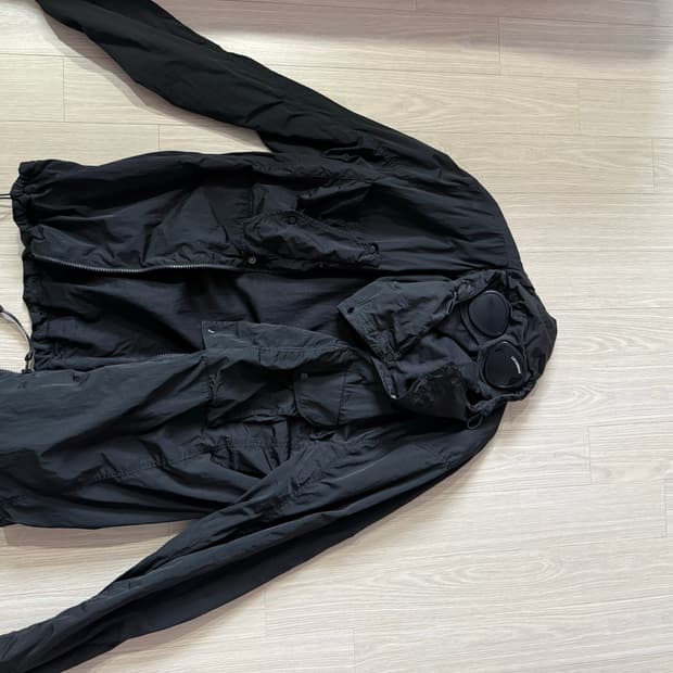 C.p컴퍼니 바람막이