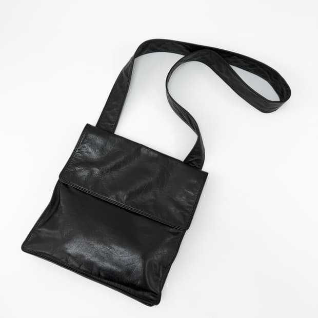 샤넬 로고 엠보스드 램스킨 크로스백