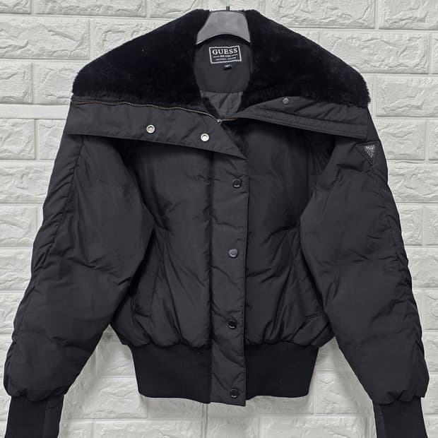 택포// 20s 게스 블랙 퍼 오리털 숏패딩 S