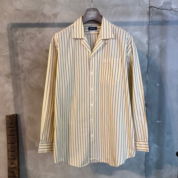 버버리 오픈칼라넥 셔츠 100
