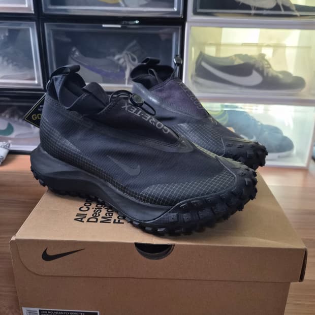 나이키 ACG 마운틴 플라이 고어텍스 블랙 초판 270 새제품