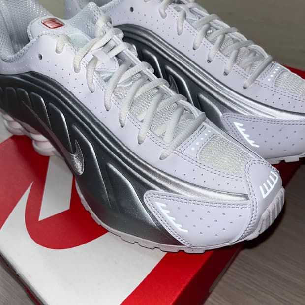 나이키 샥스 R4 250사이즈