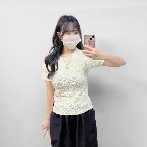 틸아이다이 엠보 링클 반팔 티셔츠 크림