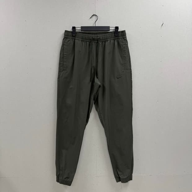 남성 M / 나이키 에센셜 우븐 조거팬츠 다크올리브
