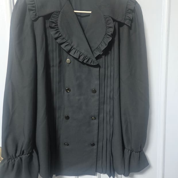 럭키슈에뜨 블랙 프릴 블라우스