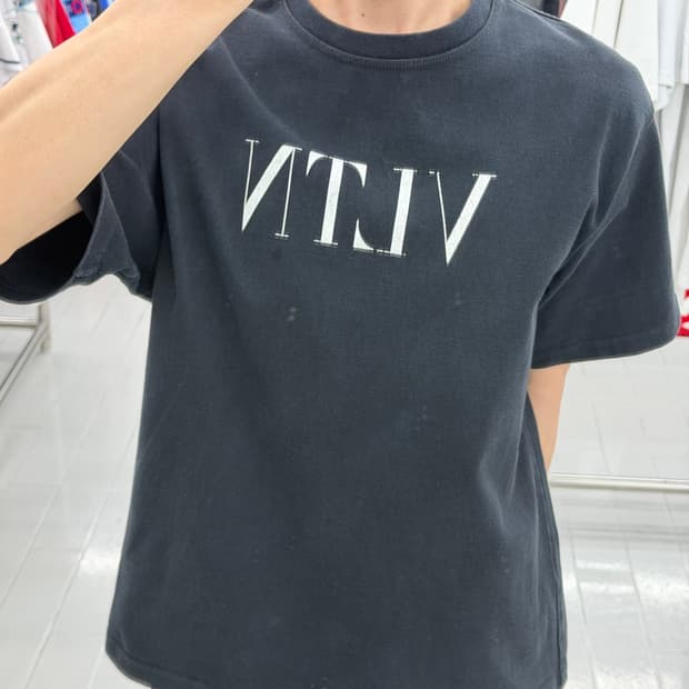발렌티노 VLTN 로고 블랙 반팔 티셔츠