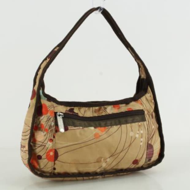 레스포색 숄더백