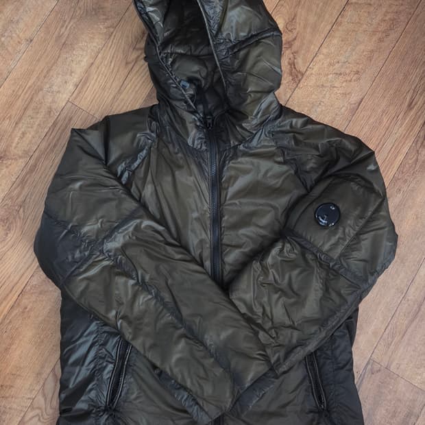 CP컴퍼니 경량 패딩