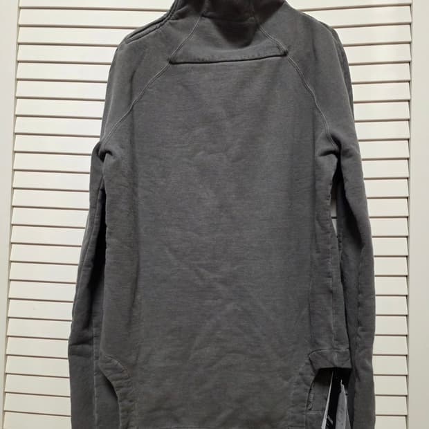 줄리우스 숄더집업