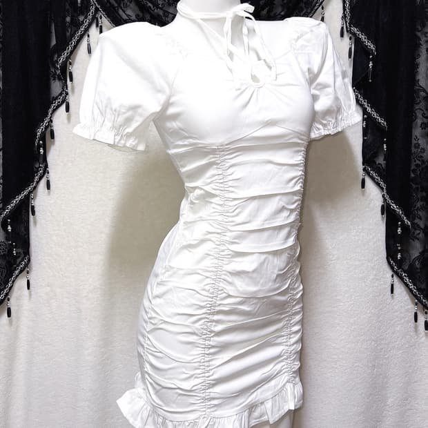 화이트 퍼프숄더 셔링 프릴 오프숄더 미니원피스 로맨틱갸루 로걀 달천 핀터