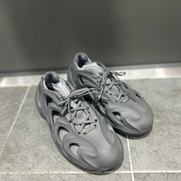 아디다스 아디폼Q 운동화 트리플 그레이 250