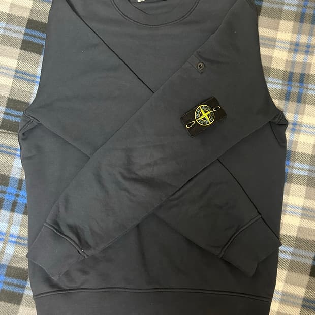 스톤아일랜드 24-25년식 네이비 맨투맨