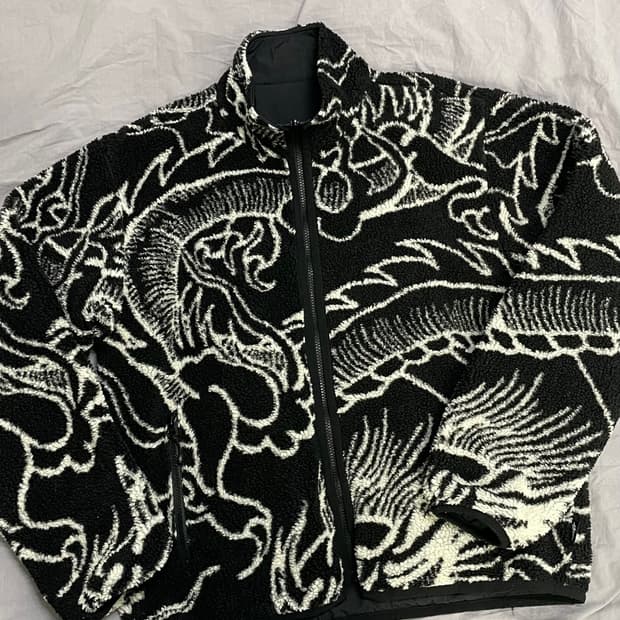 스투시 드래곤쉐르파 리버시블 플리스