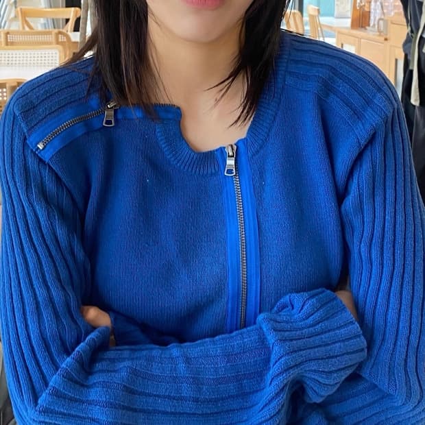 알마니익스체인지 사선 지퍼 니트