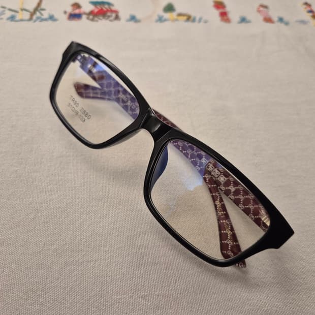 GUCCI 뿔테 안경