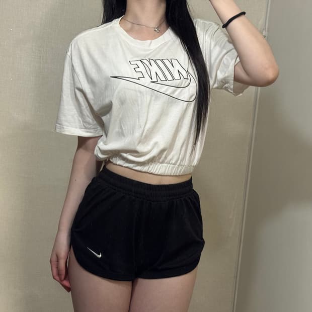 나이키 크롭 스우시 반팔티셔츠 🤍