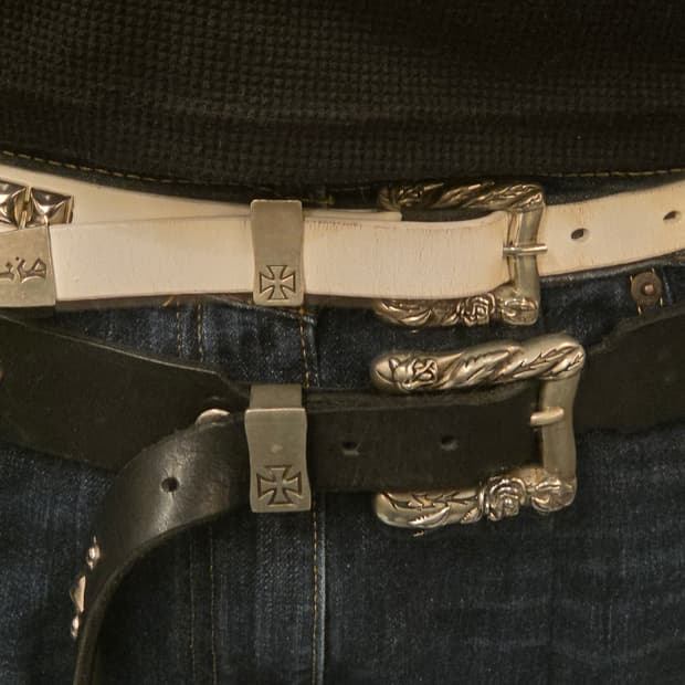classique cloutée belt white