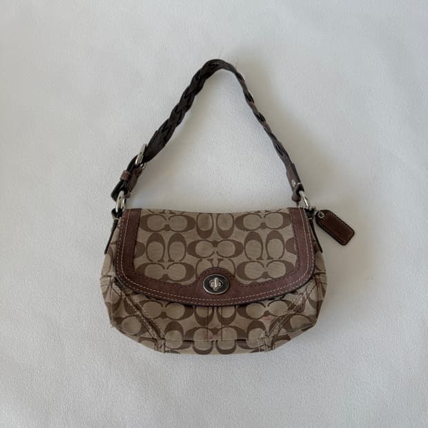 코치(COACH) 모노그램 숄더백