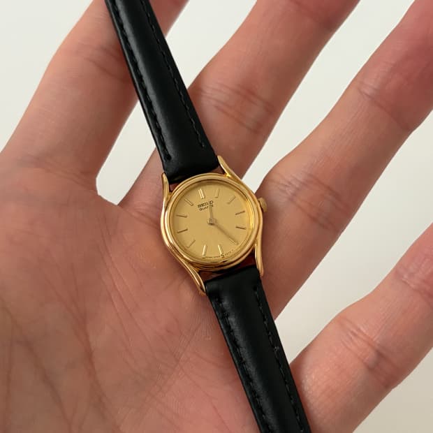 80s gold mini ladies quartz (deadstock)