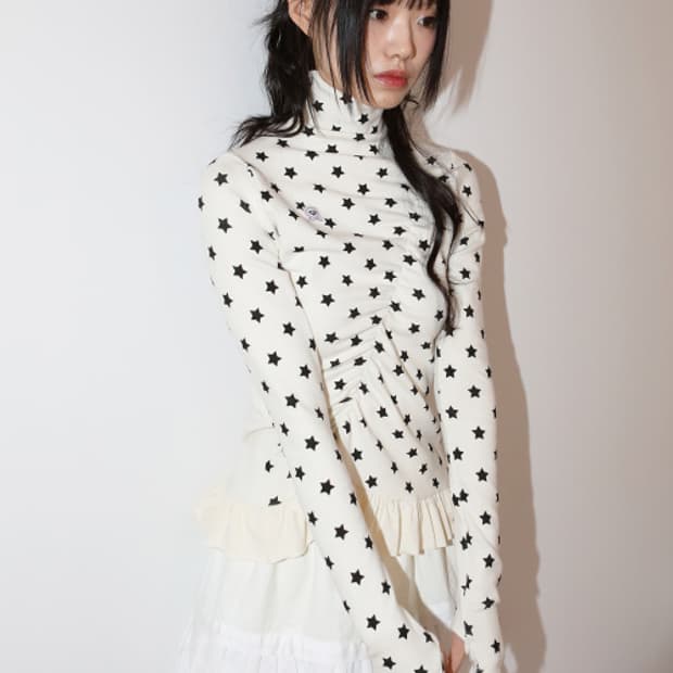 노피셜노피스 리버시블 터틀 넥 탑 화이트 아이보리 아일릿 원희 착용