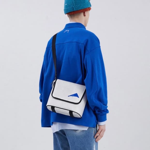 아더에러 21fw 트레이스 테이프 메신저백