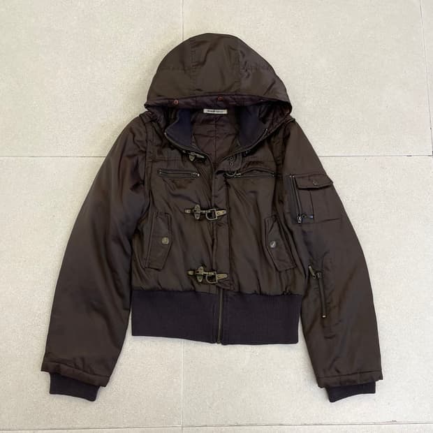 브라운 버클 디테일 패딩