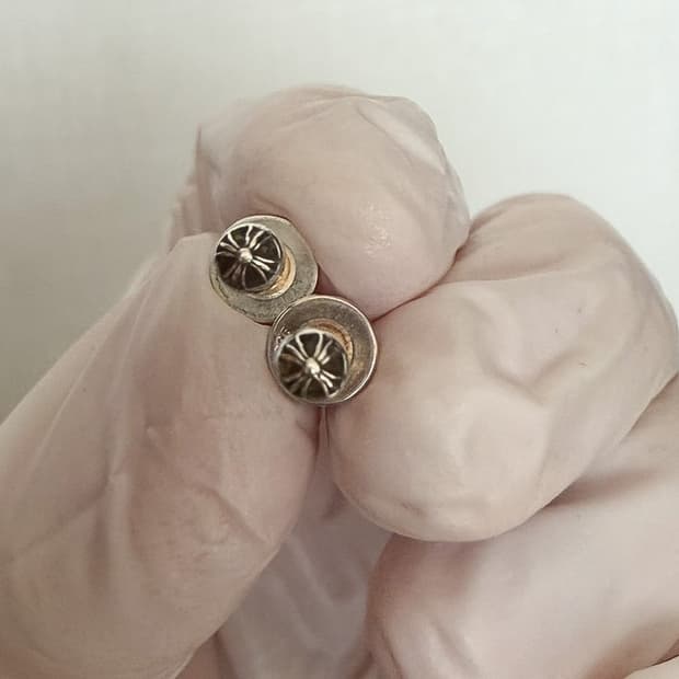 (맨아코) 크롬하츠 미니 크로스볼 이어링 귀걸이 2개 한스룸