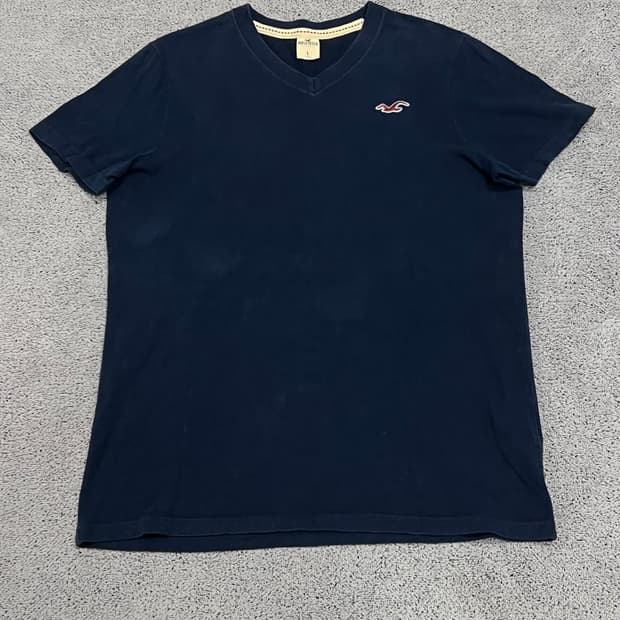 (L) 홀리스터 스몰패치 브이넥 반팔 티 네이비