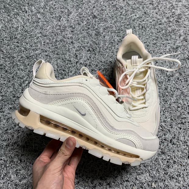 235새상품)나이키 에어맥스97 퓨추라