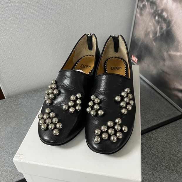 TOGA PULLA-BALL MOTIF SHOES