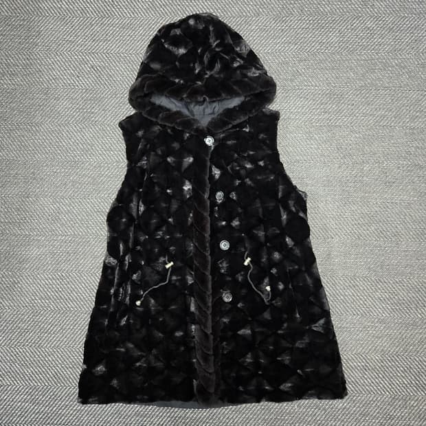 루치아노 오네스티 밍크 양면 깎은다이아몬드 패턴 후드밍크베스트 밍크롱조끼