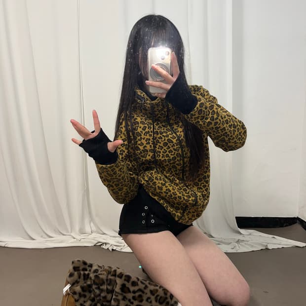 레오파드 핸드워머 투웨이 집업 